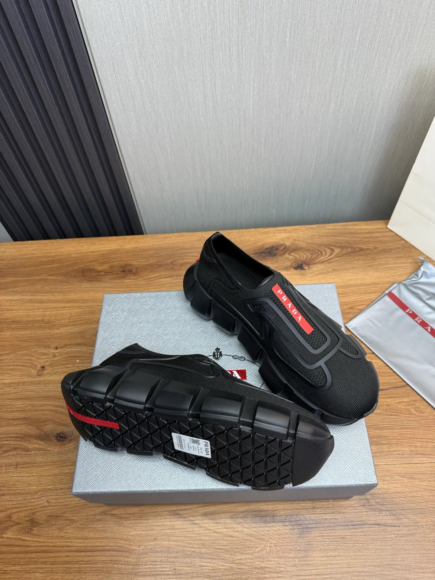 Men's shoes 💰580💰 [PRADA] Popular men's shoes shipped 👏Official website synchronized ⬆️Original fly-woven fabric + cowhide lining, 1⃣️:1⃣️reproduction, original sole, 38-45 (45. Customized, non-refundable)